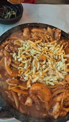 동서네낙지 본점 식사 분위기를 살펴볼 수 있는 방문 사진