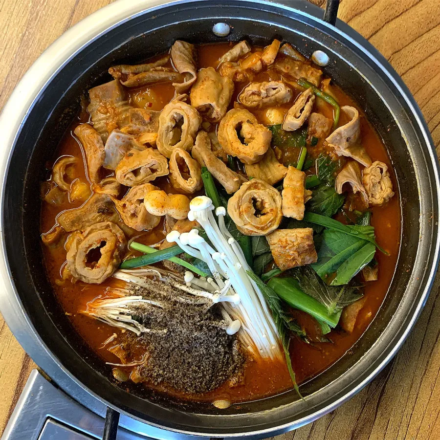 순대와 막창을 담은 전골 메뉴