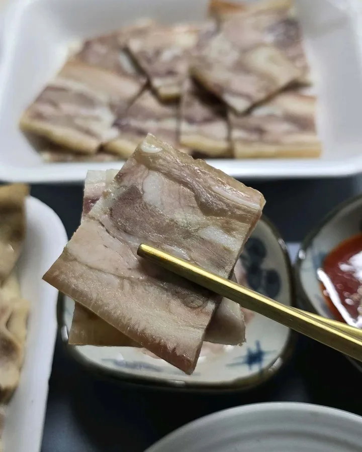 방문객이 남긴 편육 사진