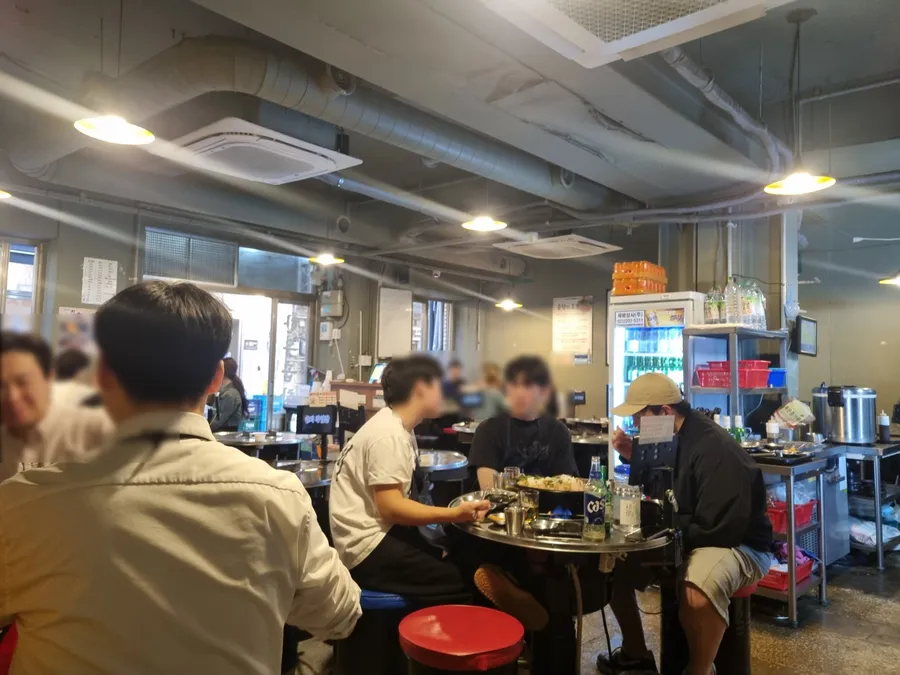 을지 작업장 매장 내부 분위기