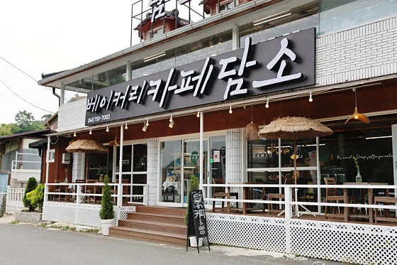 시골길 속 외관