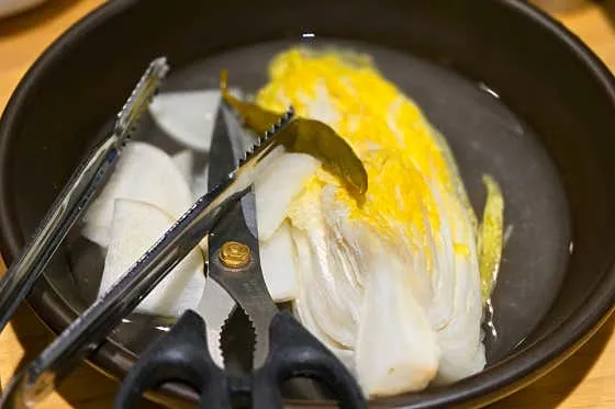 진밀옥 본점 백김치 이미지