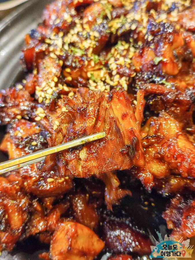 윤기 있게 담아낸 족발 사진