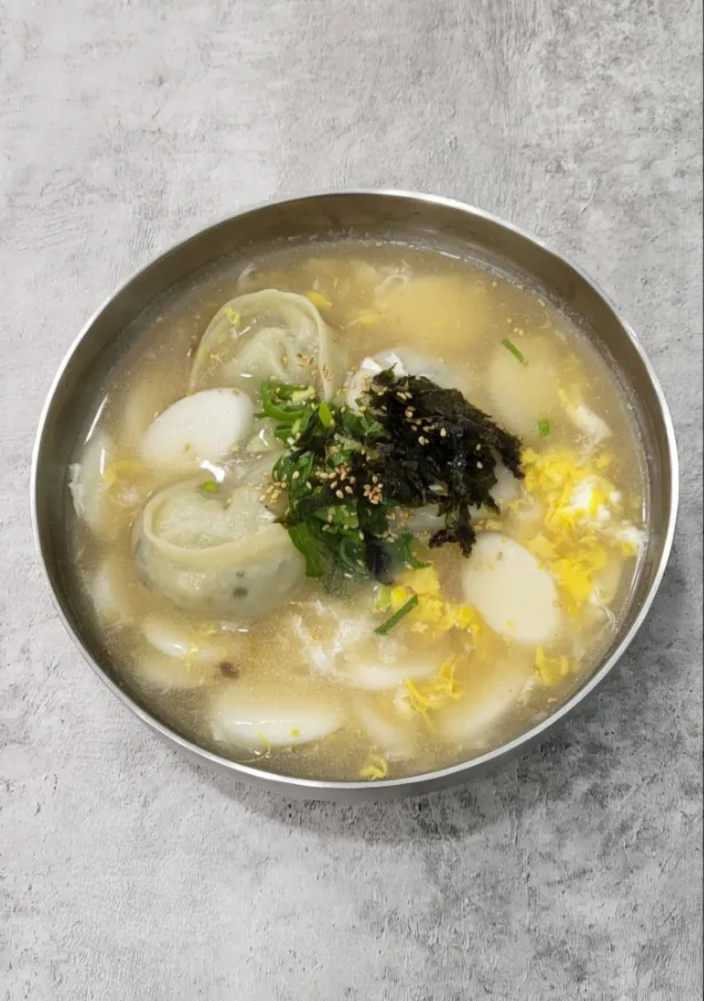 윤식당 떡만두국 메뉴 사진