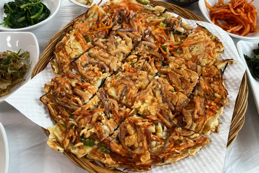 민속정 방문 고객 식사 사진
