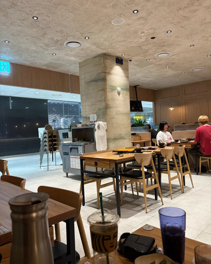 비와별닭갈비 타임스퀘어 직영점 매장 내부