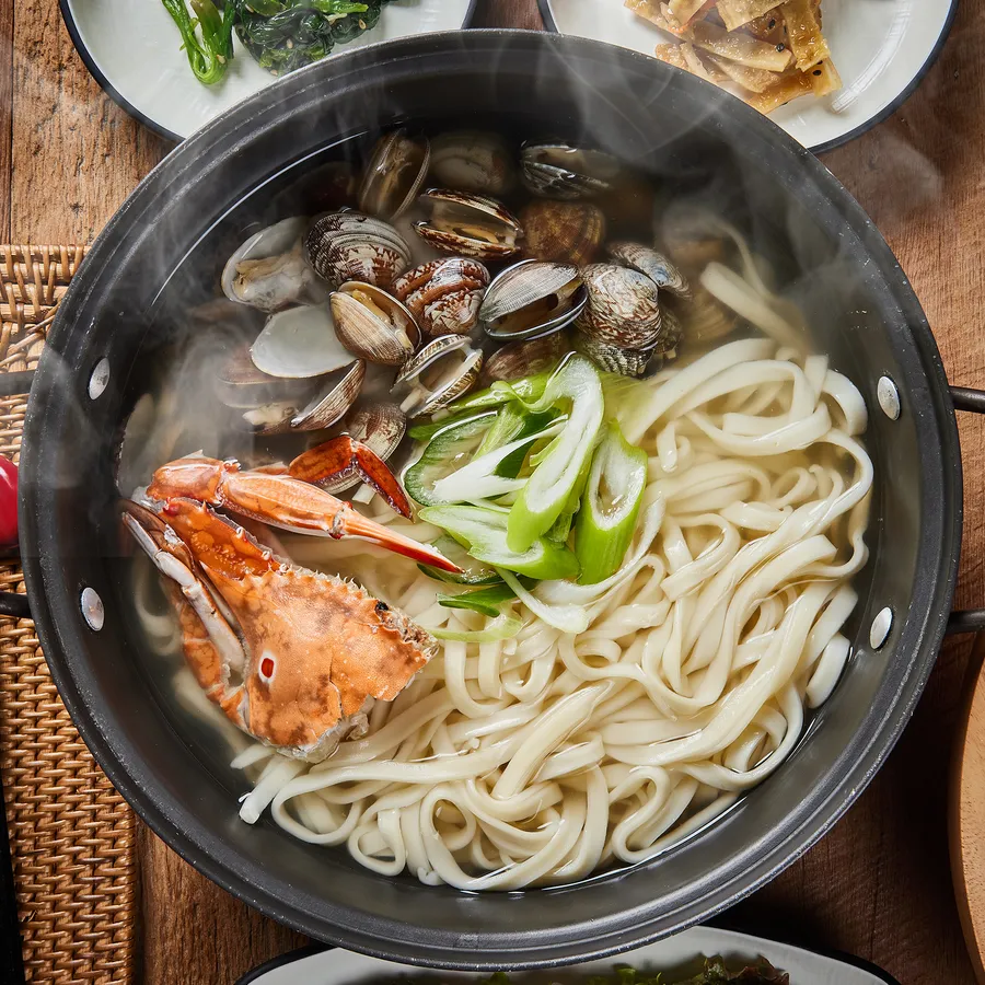 꽃게 바지락 칼국수 2인 메뉴