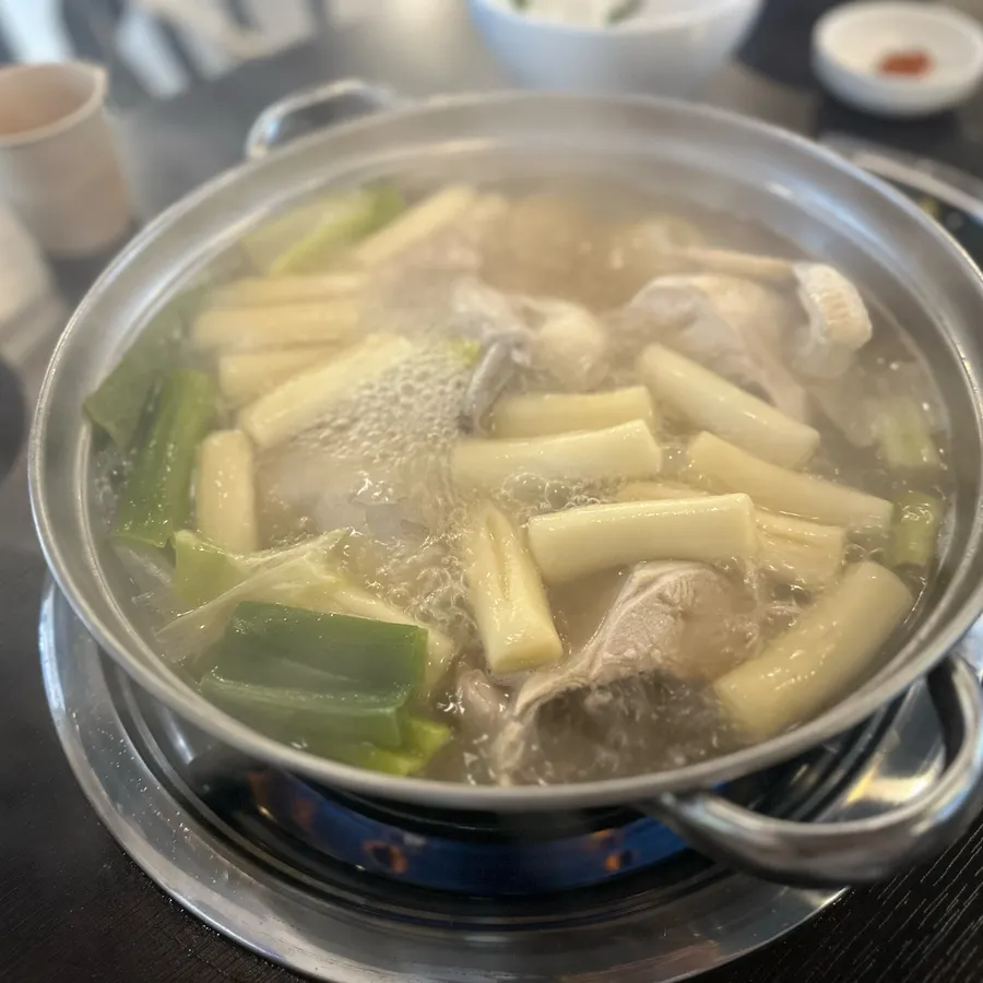 방문 고객이 남긴 음식 및 매장 사진