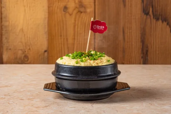 폭신하게 부풀어 오른 폭탄계란찜