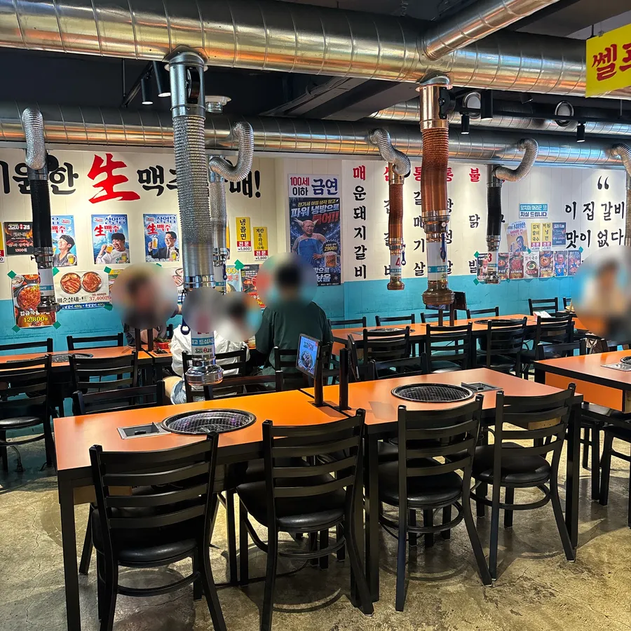 김금자숯불갈비 대연점 매장 내부