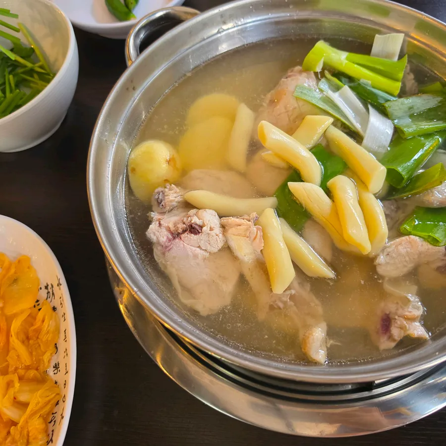 방문 고객이 남긴 음식 및 매장 사진