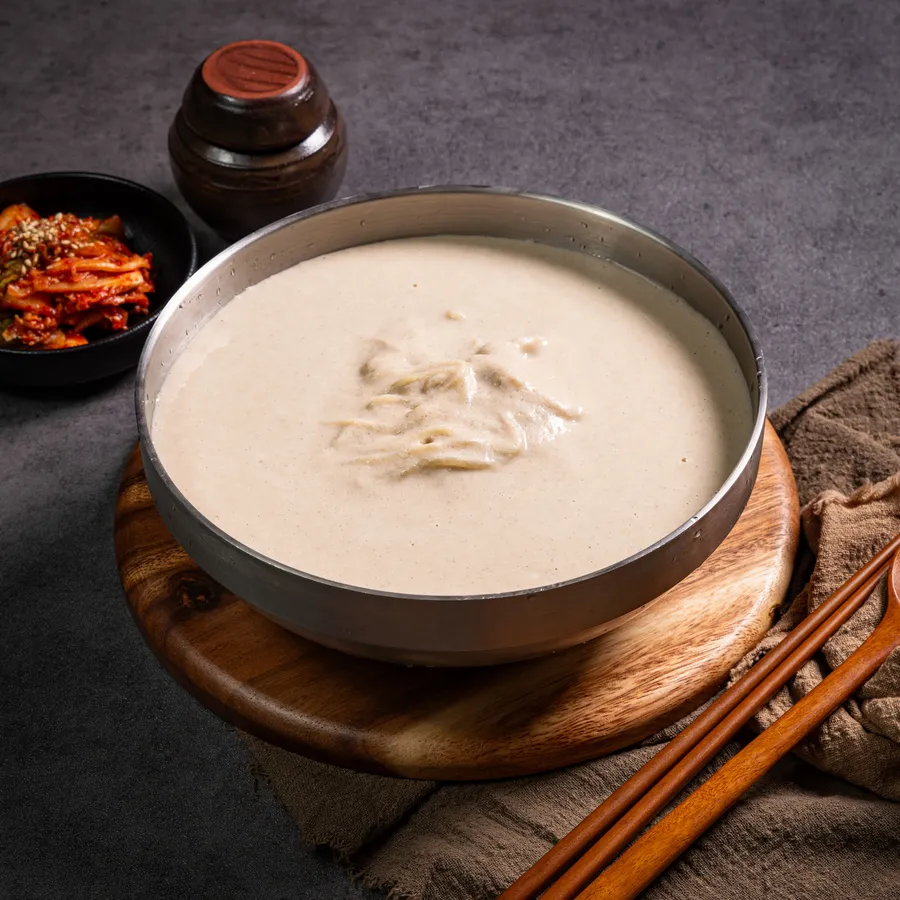 진한 수제 콩물 국수 (계절)