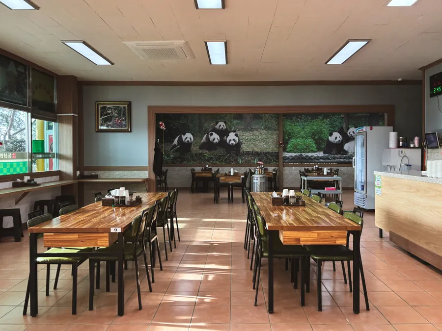 동산반점 매장 내부 사진
