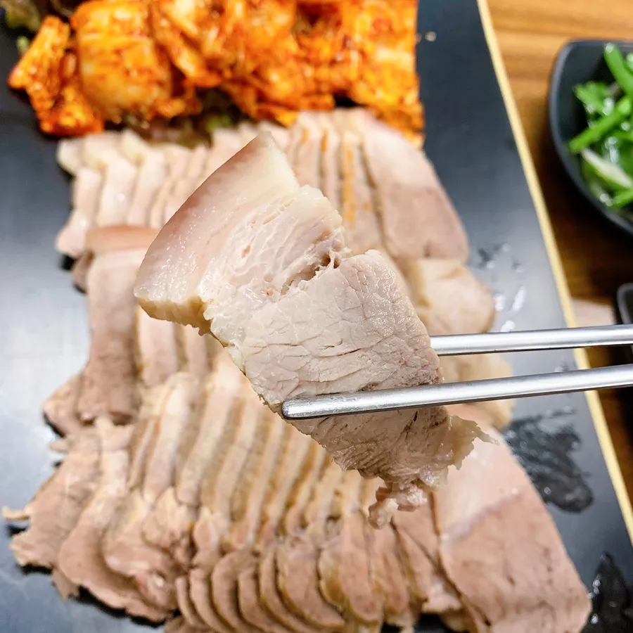 방문객이 남긴 돝족 한상 사진