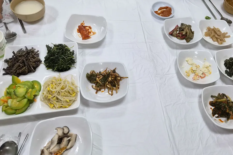 민속정 방문 고객 식사 사진