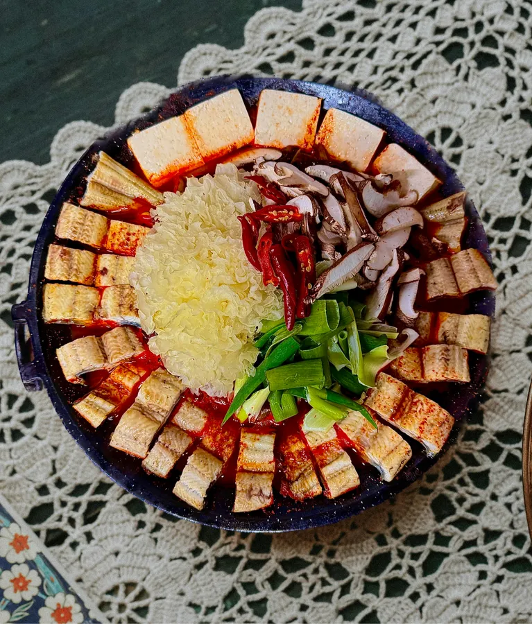 파김치와 장어가 담긴 파김치장어전골