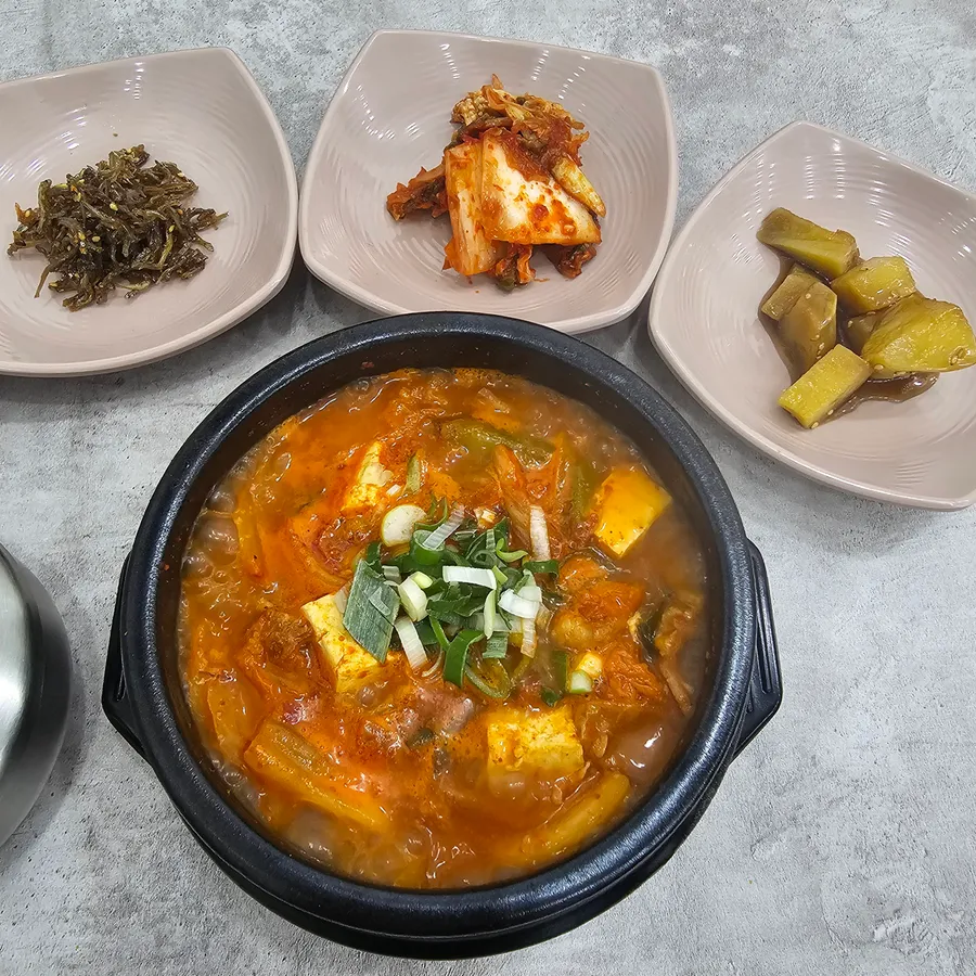 윤식당 김치찌개 메뉴 사진