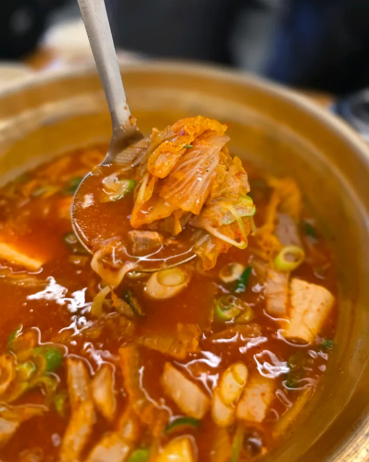 음식과 반찬을 담은 이미지