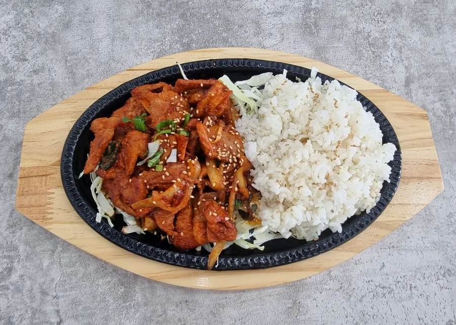윤식당 제육덮밥 메뉴 사진