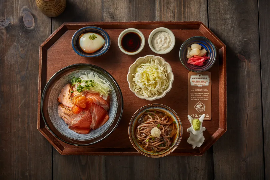 삼색연어 정식 공식 메뉴 사진