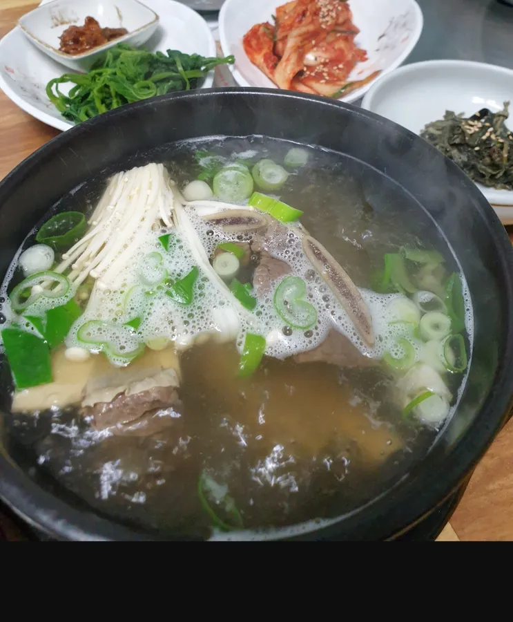 담백한 국물의 왕갈비탕