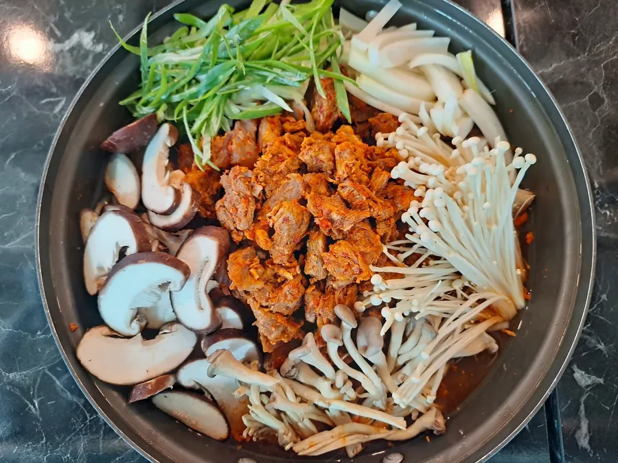 한우버섯전골 1인분 공식 메뉴 사진