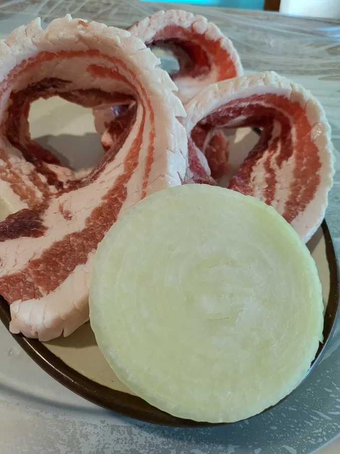 촘촘하게 칼집을 넣은 벌집삼겹살